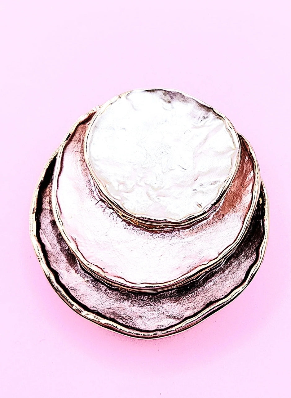 MAGNETIC BROOCH PEACH WHITE RHINESTONES