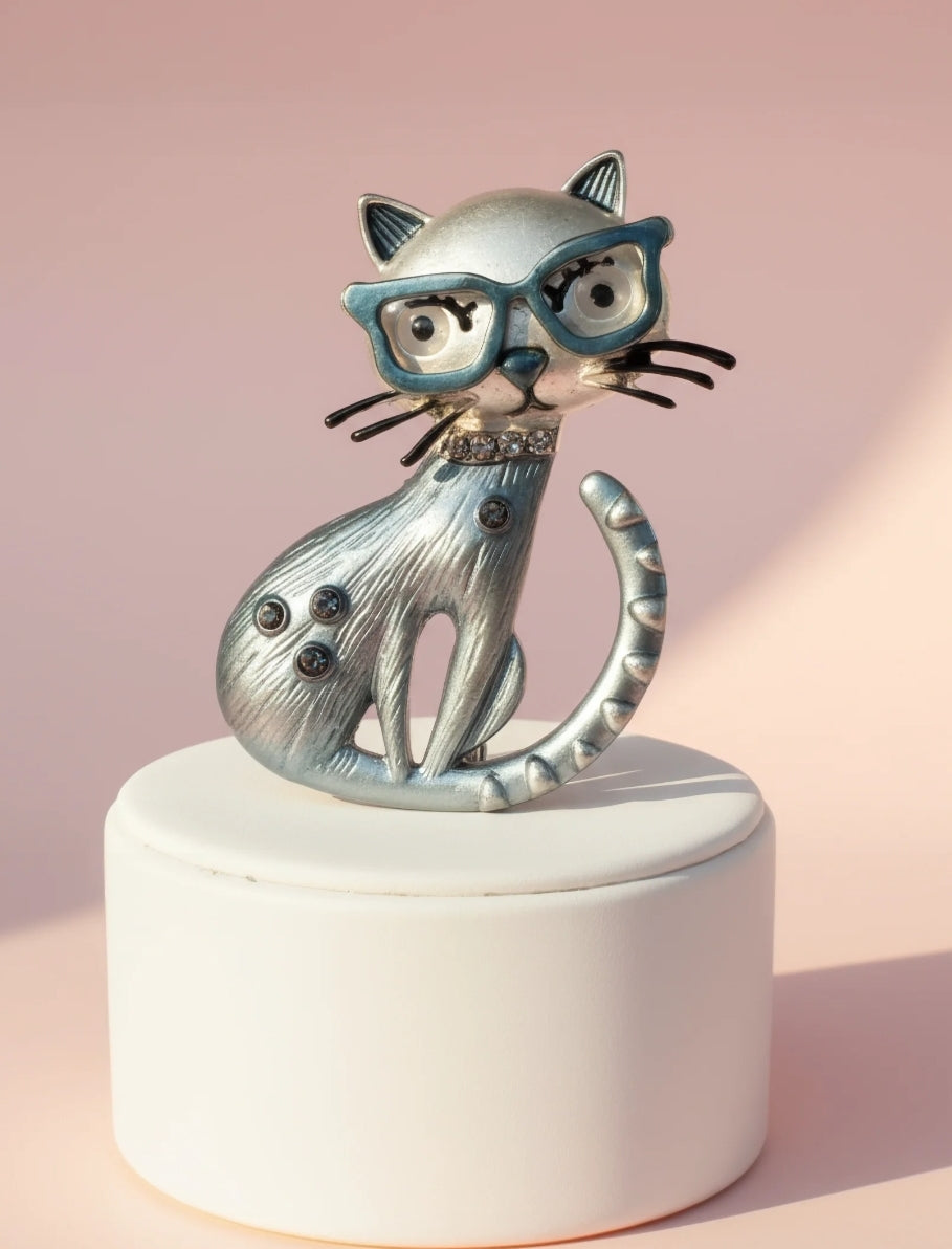 MAGNETIC BROOCH GREY CAT